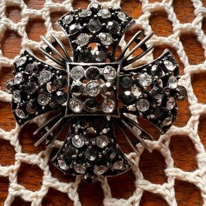 Elegant Black and Silver Toned Brooch Chico’s